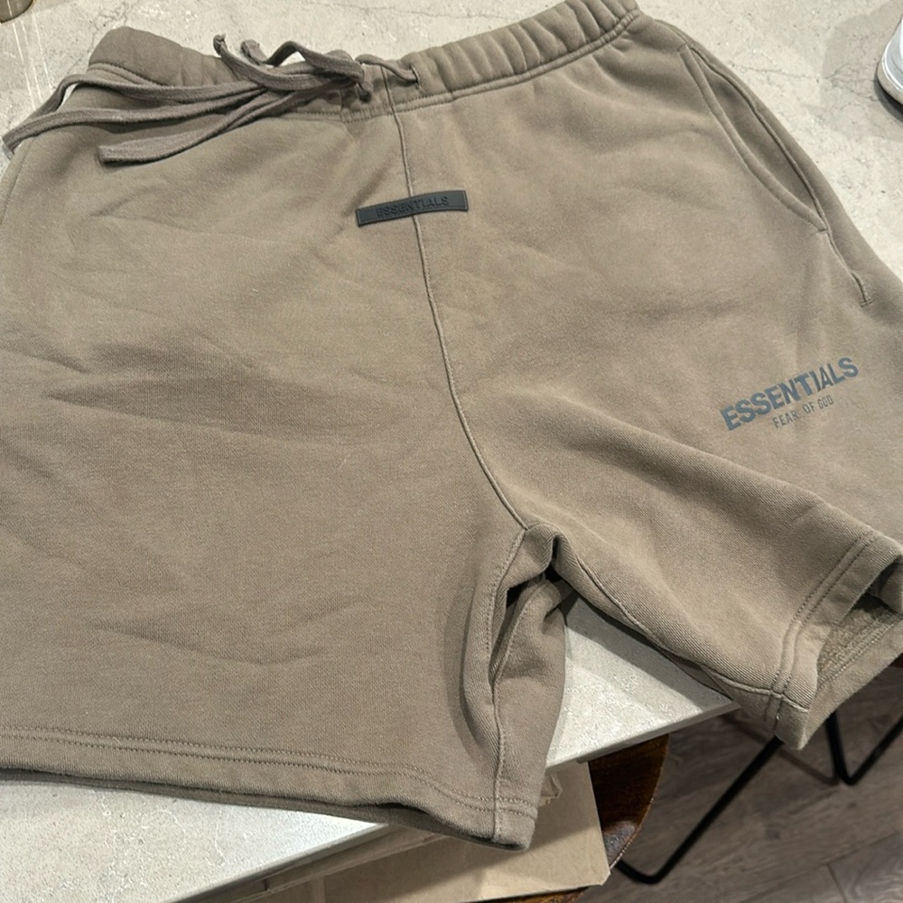Fear of God Essentials Shorts: Desert Taupe
